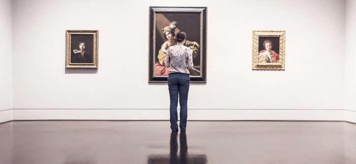 Ir solo al museo: ¿Es recomendable?