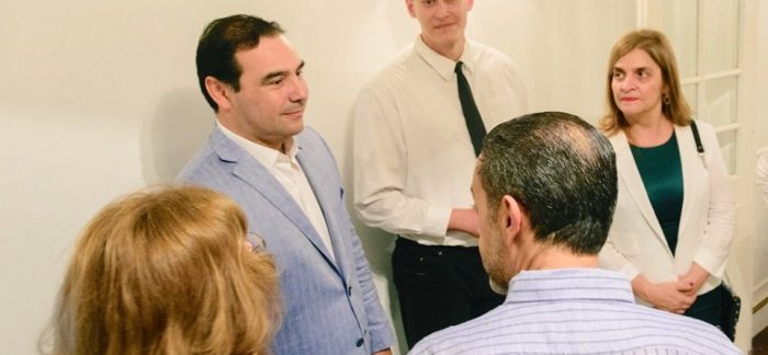 El gobernador Valdés visitó la exposición de Ñandé MAC