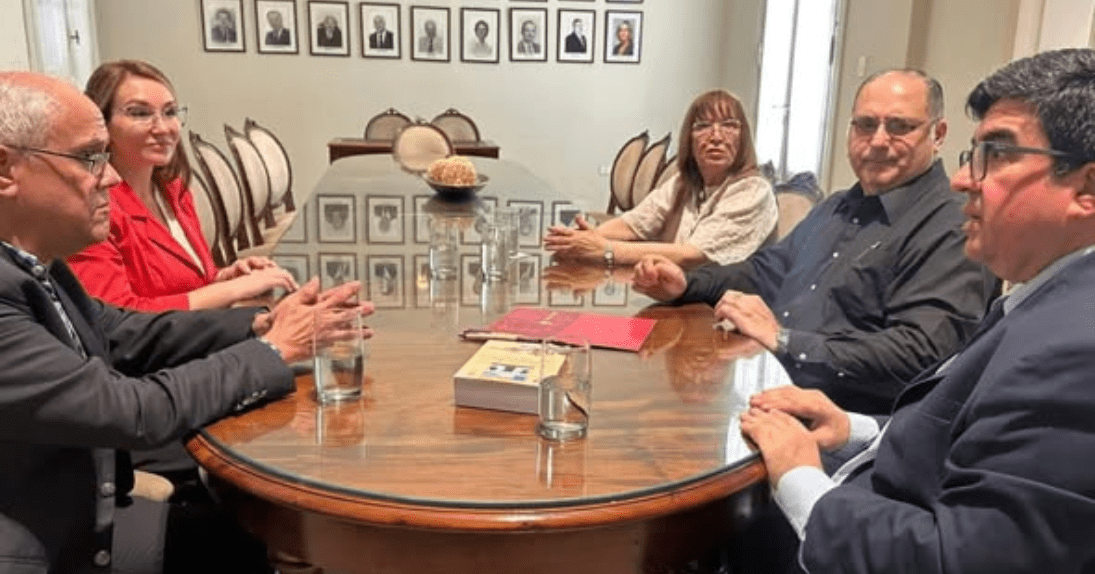 Facultad de Derecho de la UNNE y el IIHCC firman acuerdo de trabajo