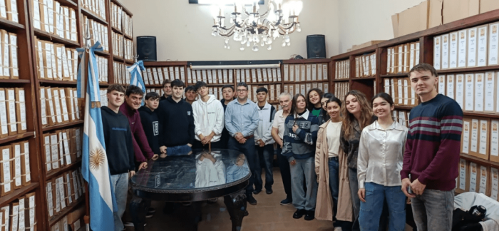 Alumnos de la carrera de Abogacía de la Universidad de la Cuenca del Plata visitaron el Archivo General de la Provincia de Corrientes