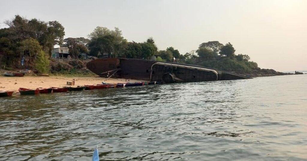 Barco Hundido en Corrientes Capital